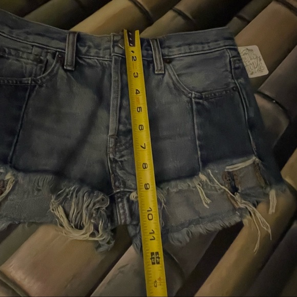 - ⭐️Free People-⭐️Jean Shorts Denim Frayed Edges Size 24 NWT! - Picture 13 of 15